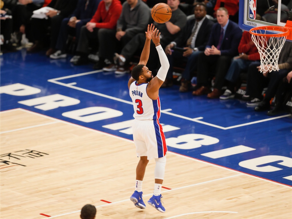 普林斯三分失手,大洛助攻字母哥命中空位三分 普林斯错失良机:三分投出三不沾
作为球